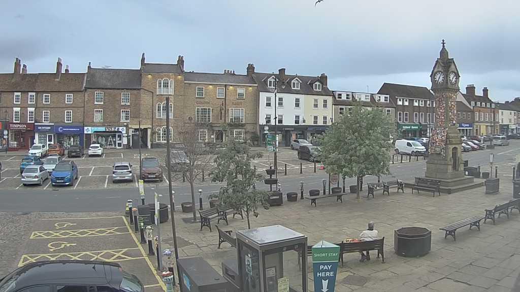 Thirsk webcam overlooking the Market Place