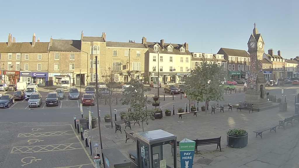 Thirsk webcam overlooking the Market Place