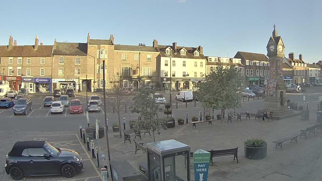 Thirsk webcam overlooking the Market Place
