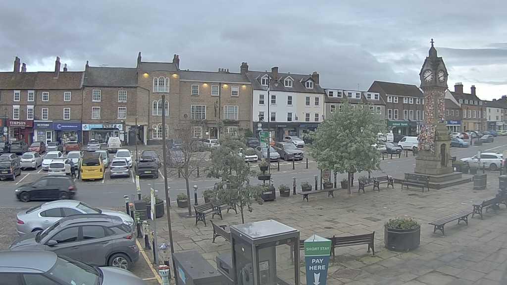 Thirsk webcam overlooking the Market Place