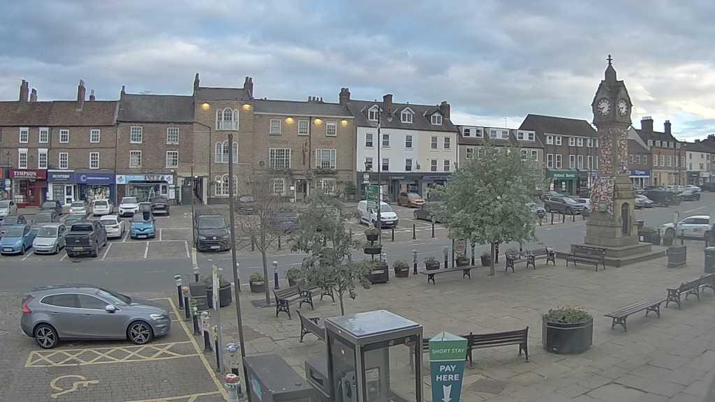 Thirsk webcam overlooking the Market Place