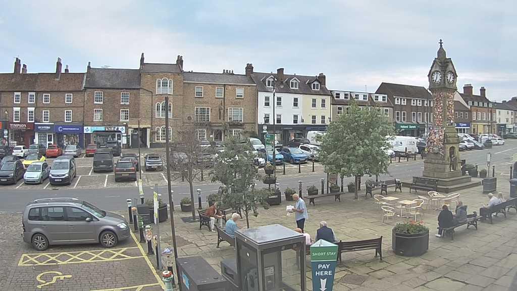 Thirsk webcam overlooking the Market Place