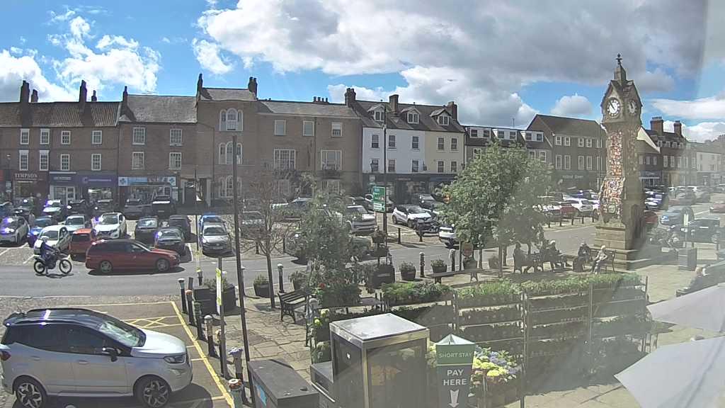 Thirsk webcam overlooking the Market Place
