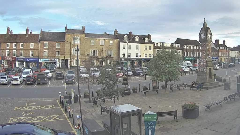 Thirsk webcam overlooking the Market Place