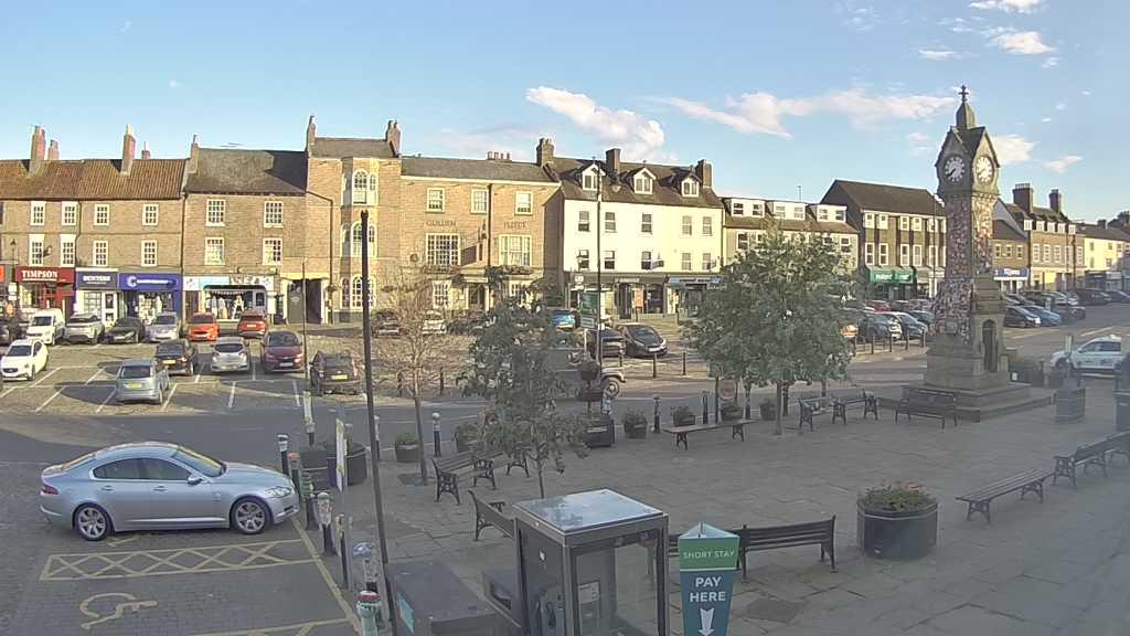 Thirsk webcam overlooking the Market Place