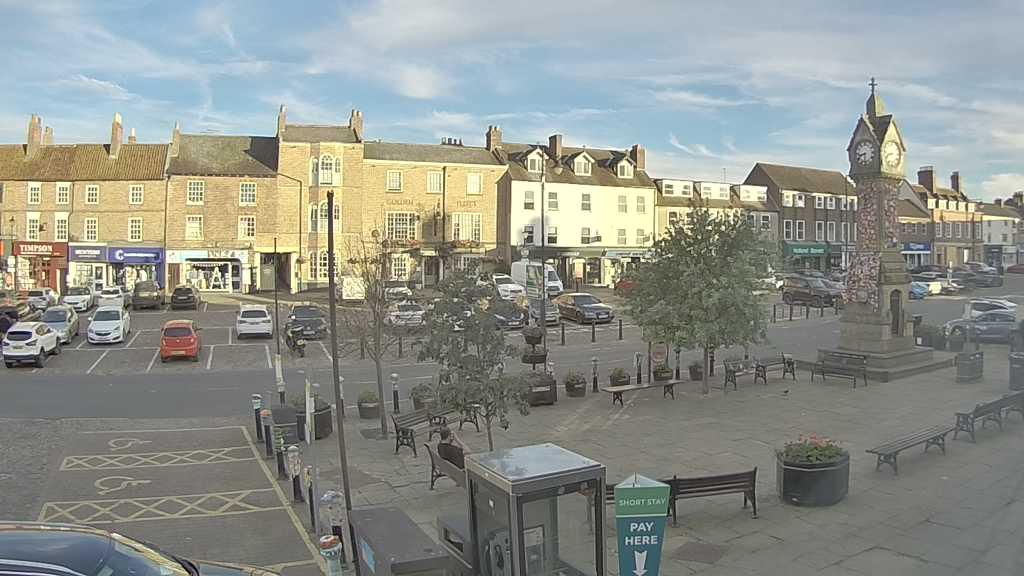 Thirsk webcam overlooking the Market Place