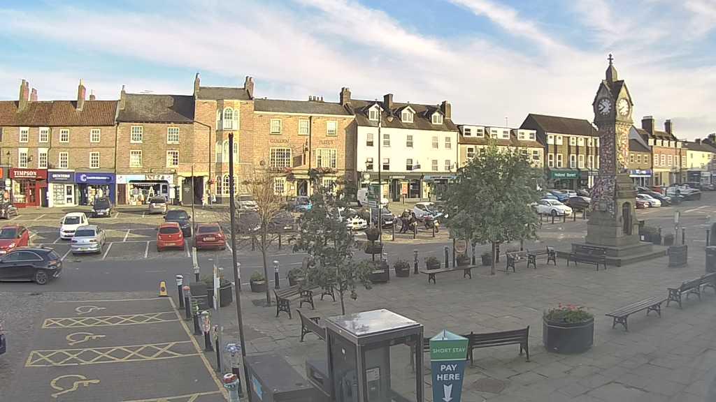 Thirsk webcam overlooking the Market Place