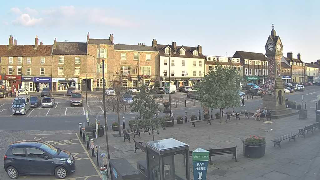 Thirsk webcam overlooking the Market Place