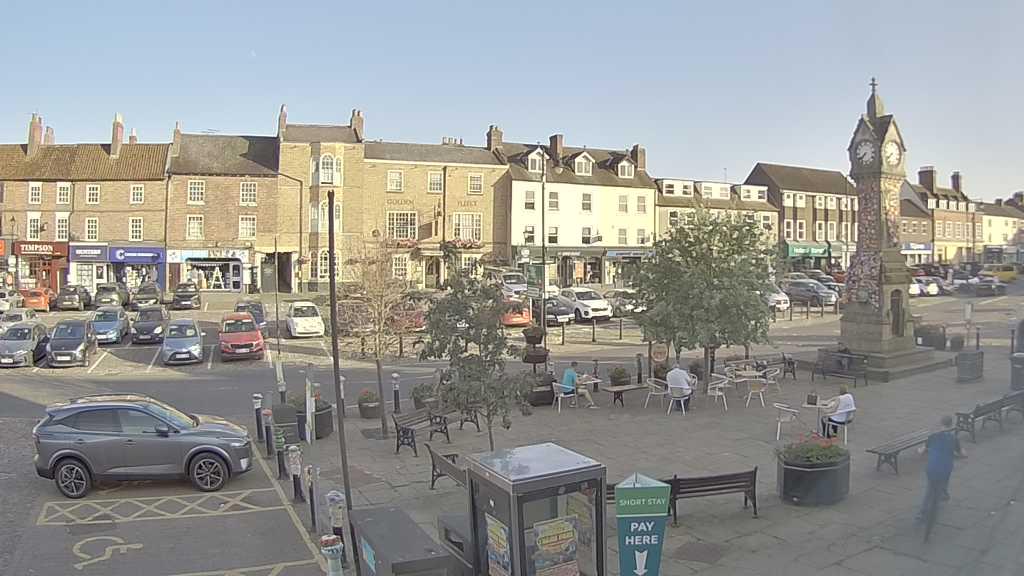 Thirsk webcam overlooking the Market Place