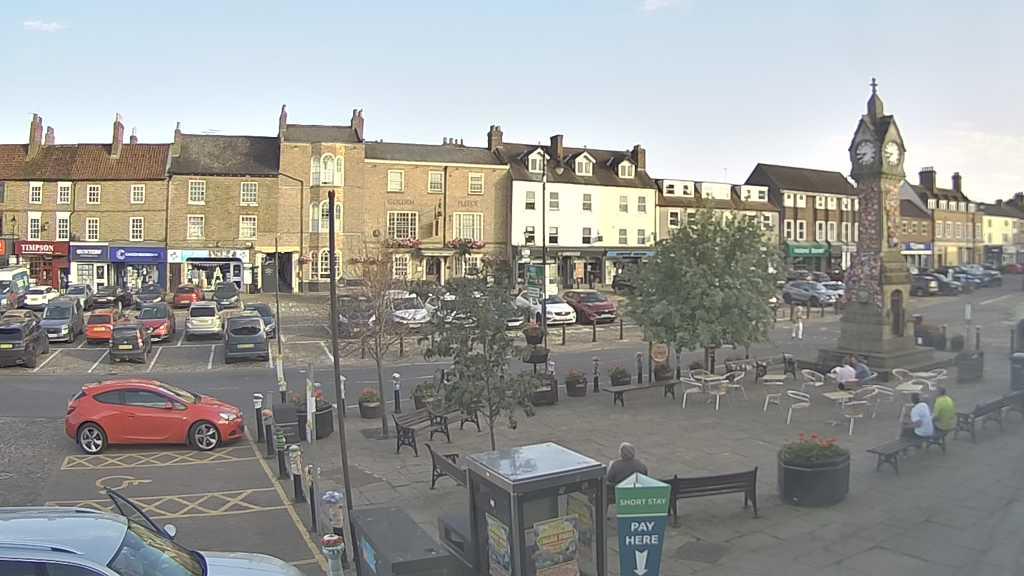 Thirsk webcam overlooking the Market Place
