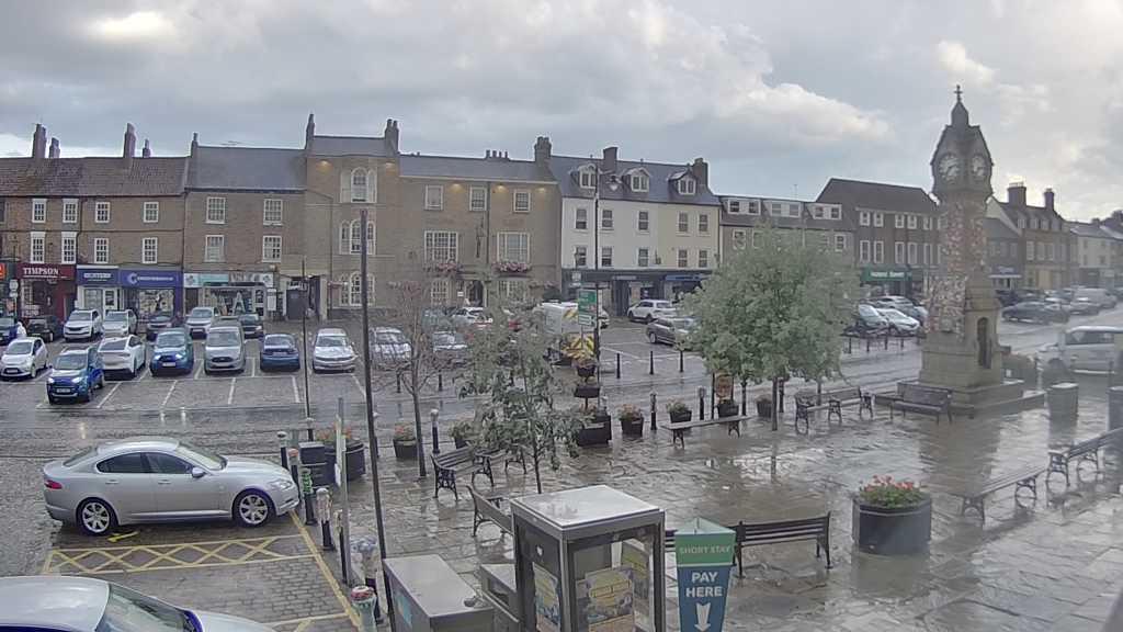 Thirsk webcam overlooking the Market Place