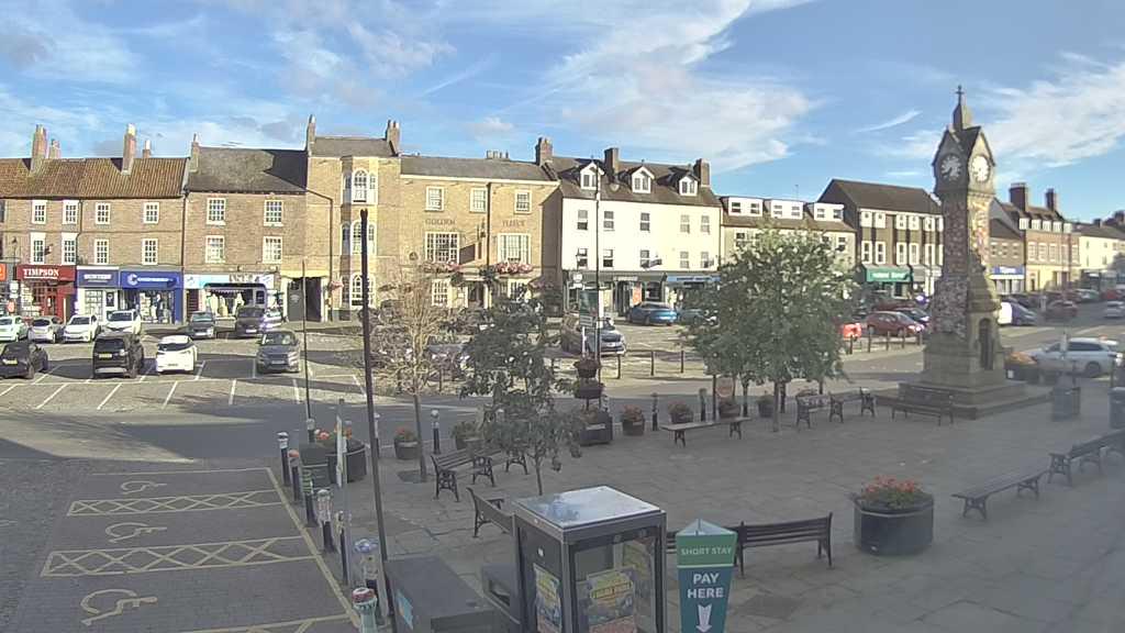 Thirsk webcam overlooking the Market Place