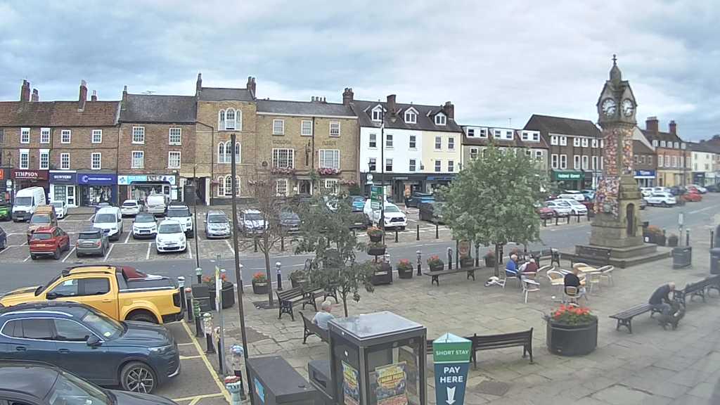 Thirsk webcam overlooking the Market Place