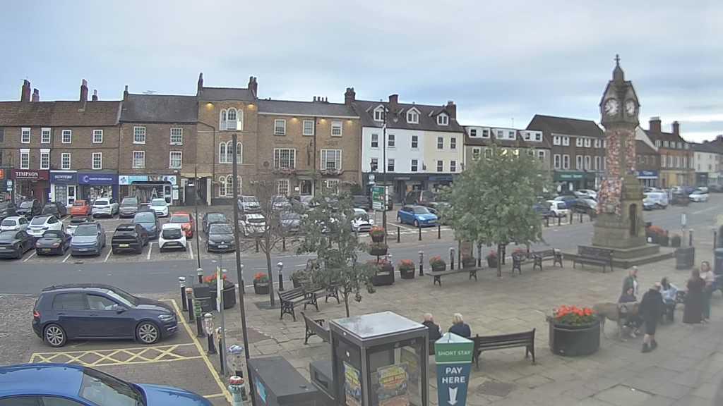 Thirsk webcam overlooking the Market Place