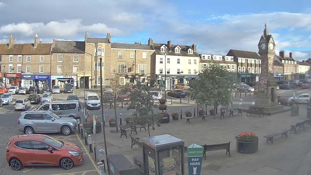 Thirsk webcam overlooking the Market Place