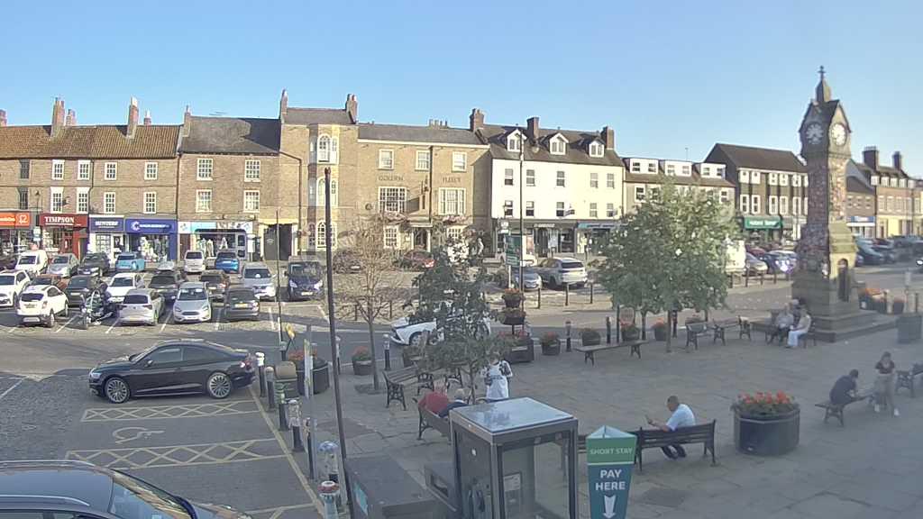 Thirsk webcam overlooking the Market Place