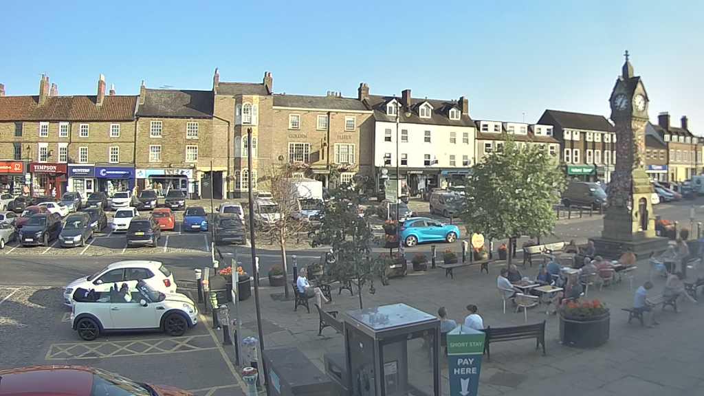 Thirsk webcam overlooking the Market Place