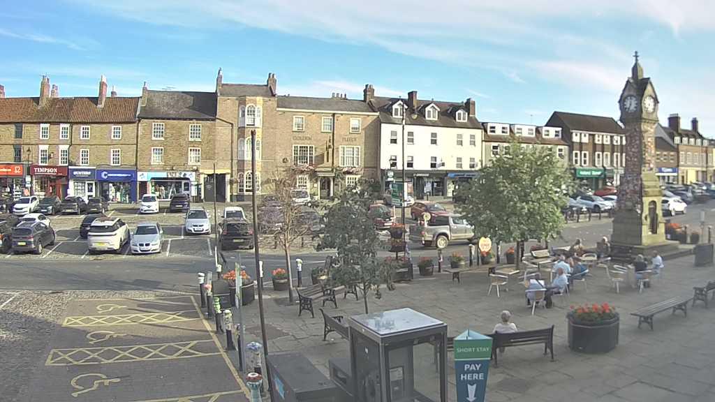 Thirsk webcam overlooking the Market Place
