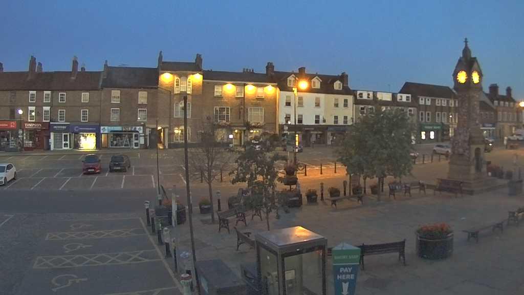 Thirsk webcam overlooking the Market Place