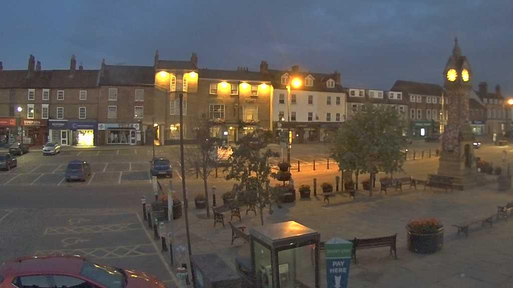 Thirsk webcam overlooking the Market Place