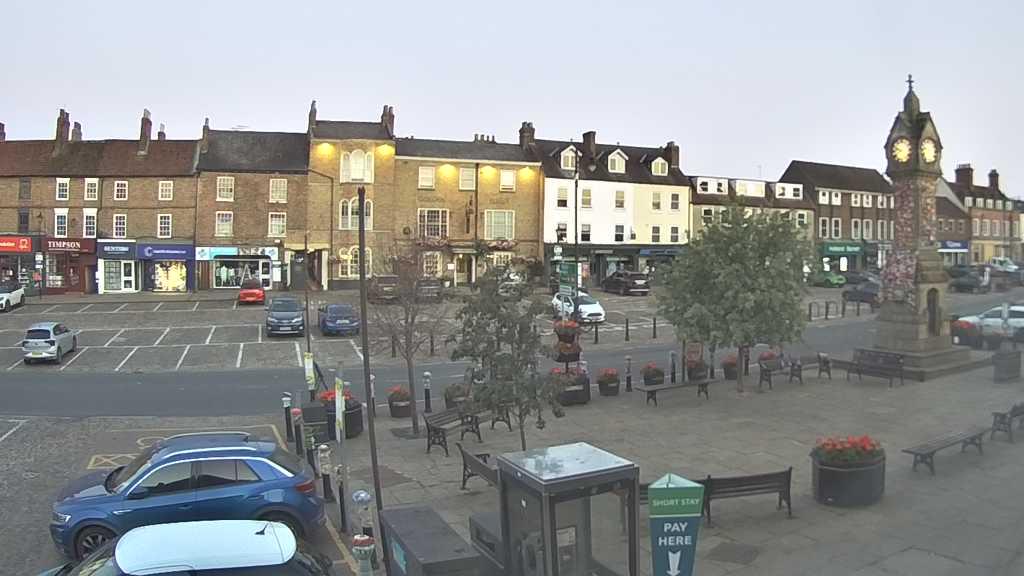 Thirsk webcam overlooking the Market Place