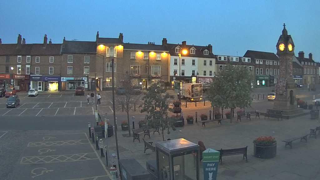 Thirsk webcam overlooking the Market Place
