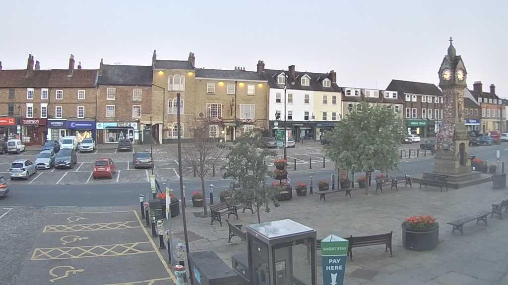 Thirsk webcam overlooking the Market Place