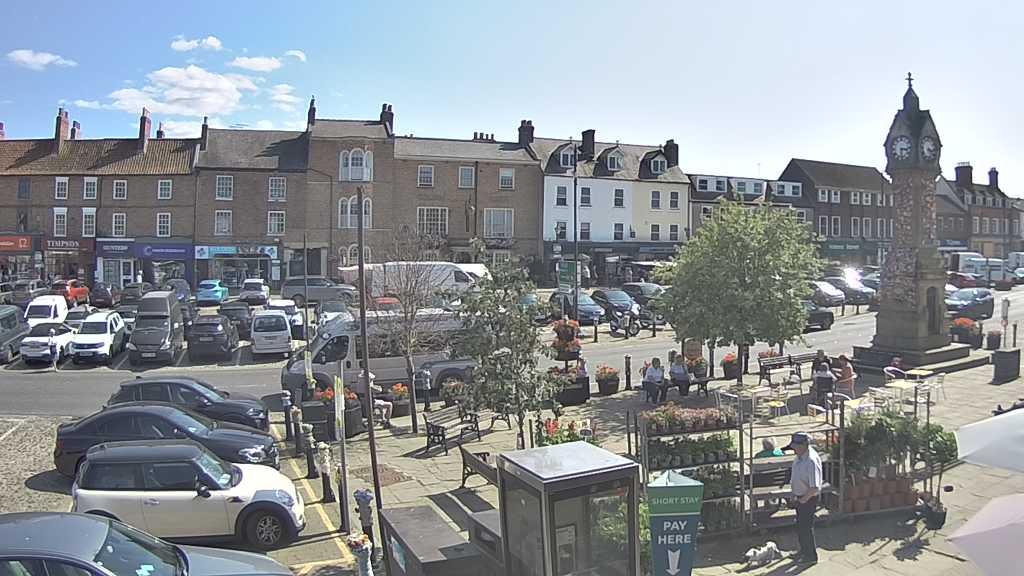 Thirsk webcam overlooking the Market Place