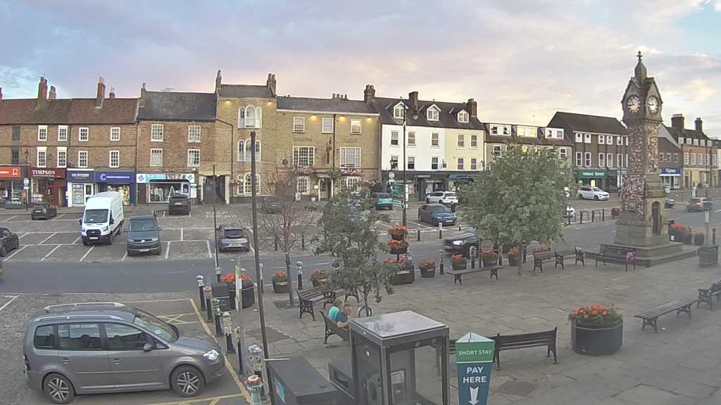 Thirsk webcam overlooking the Market Place